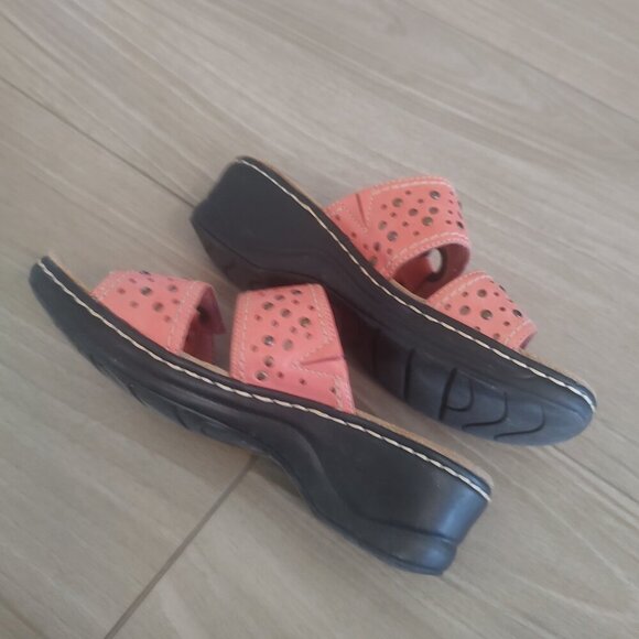 CLARKS BENDABLES LEATHER WEDGE SANDALS - Picture 4 of 7